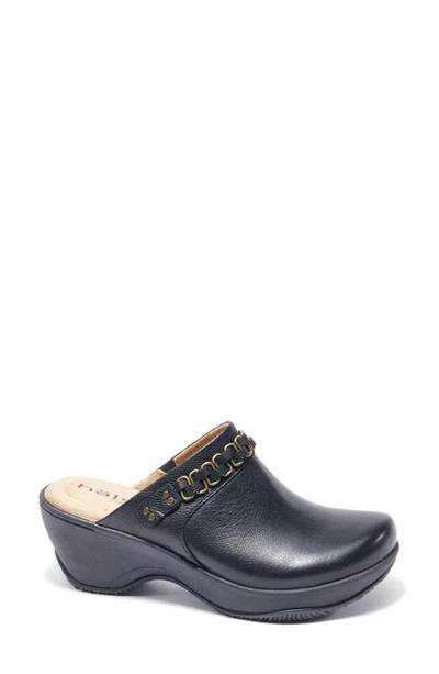 Shop Halsa Footwear Hälsa Footwear Chloe Clog In Black