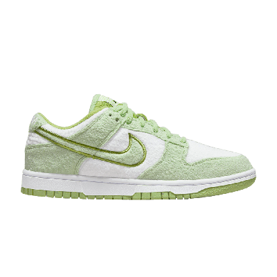 Pre-owned Nike Wmns Dunk Low Se 'fleece - Honeydew' In Green