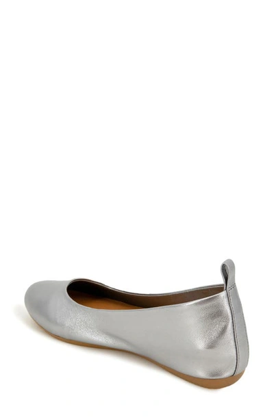 Andre Assous Nieve Featherweight Demi Wedge Flat In Pewter