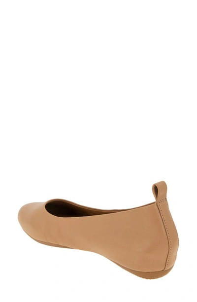 Andre Assous Nieve Featherweight Demi Wedge Flat In Camel