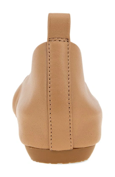 Andre Assous Nieve Featherweight Demi Wedge Flat In Camel