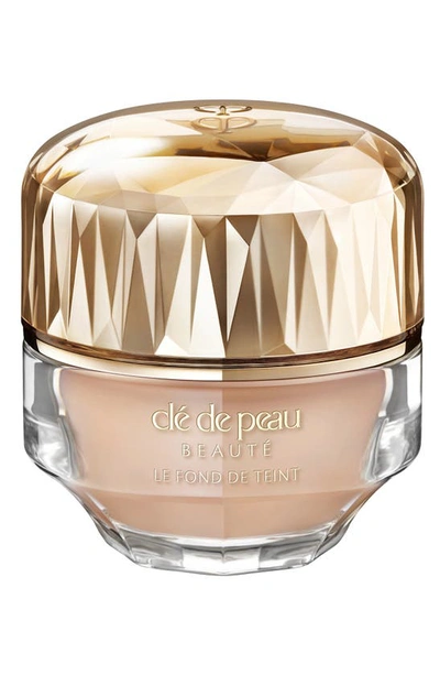 Shop Clé De Peau Beauté The Foundation Spf 22 In O20 Light Medium Ocher