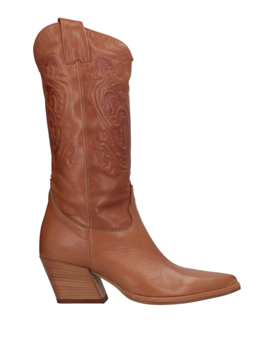 Lemaré Knee Boots In Brown