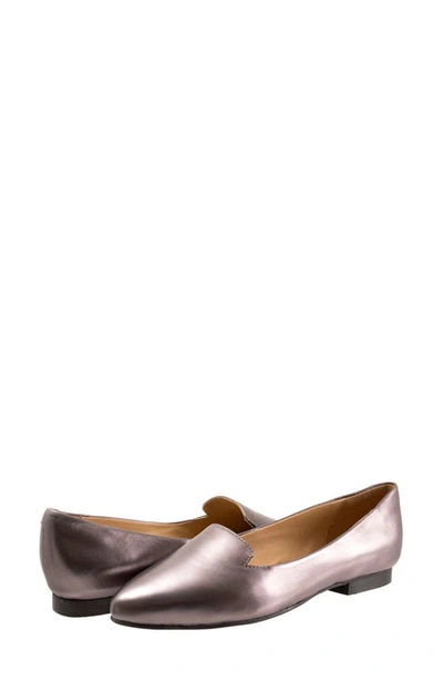 Trotters Harlowe Pointed Toe Loafer In Pewter