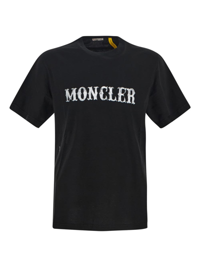 Shop Moncler Genius Logo T-shirt In Black