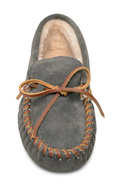 Minnetonka Men's Pile Lined Soft Sole Slippers In Grey