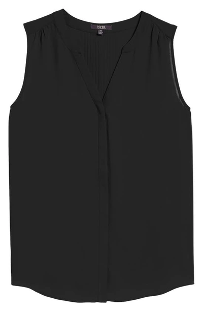 Nydj Print Pleat Back Sleeveless Split Neck Blouse In Black