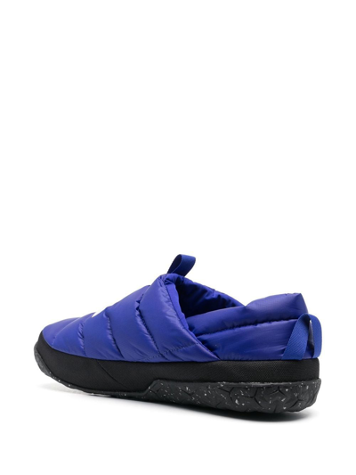 Shop The North Face Logo-print Quilted Slippers In Blue
