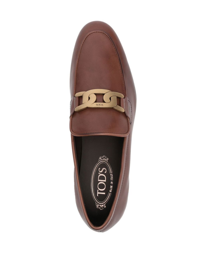 Shop Tod's Kate Chain-detail Loafers In Braun