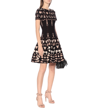 Alaïa La Bombe Ankle Bracelet Sandals In Pink
