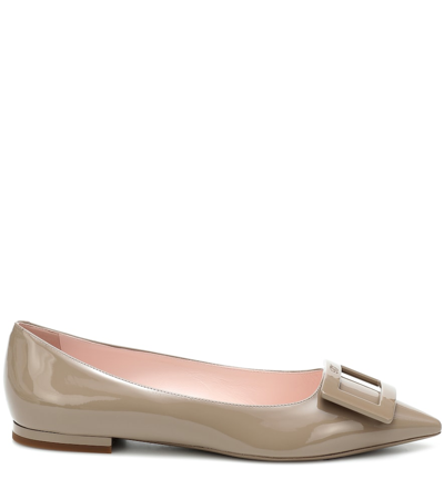Roger Vivier Gommettine Ball Leather Ballet Flats In Beige