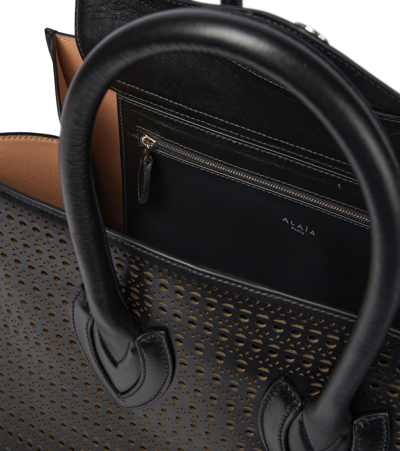 Shop Alaïa Sidi 41 Medium Leather Tote In 黑色