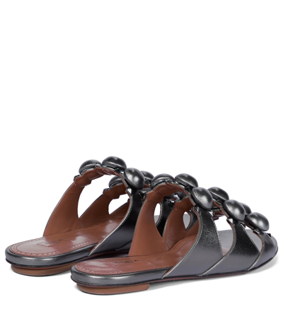 Shop Alaïa Bombe Metallic Leather Sandals In 金属感