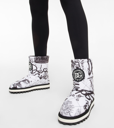 Shop Dolce & Gabbana Printed Snow Boots In Logo2 Nero F.bco Ott