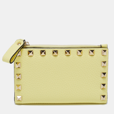 Pre-owned Valentino Garavani Yellow Leather Rockstud Zip Card Case