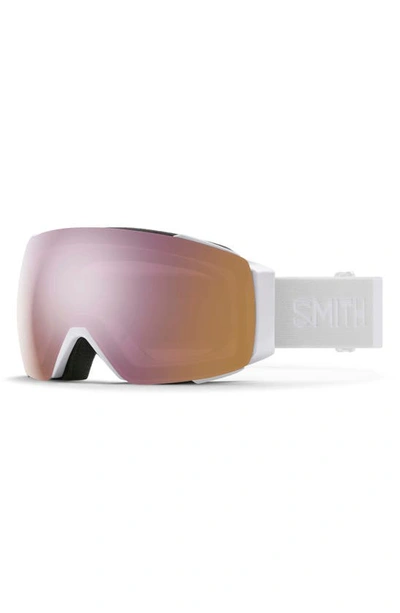 Shop Smith I/o Mag™ 154mm Snow Goggles In White / Chromapop Rose Gold
