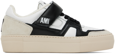 Shop Ami Alexandre Mattiussi Black & White Adc Low Top Sneakers In 101 White/black