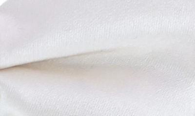 Trafalgar Sutton Collection Bow Tie In Cream