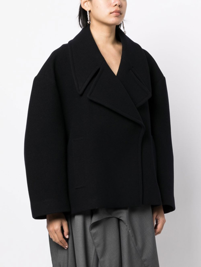 Goen J Double-breasted Cropped Coat In Black