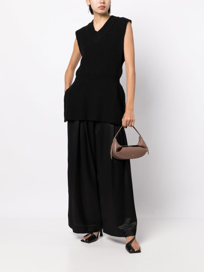 Goen J Side-slit Ribbed Jumper Vest In Black