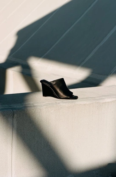 Shop Frame Le Naomi Wedge Sandal In Noir