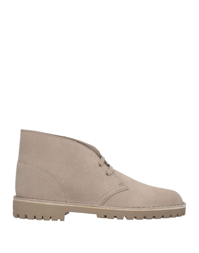 Shop Clarks Originals Man Ankle Boots Light Grey Size 8 Soft Leather
