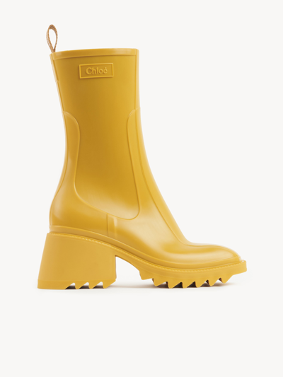 Shop Chloé Betty Rain Boot Gold Size 6 100% Thermoplastic Polyurethane
