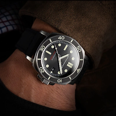 Pre-owned Spinnaker Hull Automatic Tuxedo Black