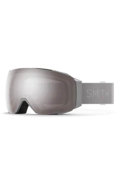 Shop Smith I/o Mag™ 154mm Snow Goggles In Cloudgrey / Chromapop Platinum