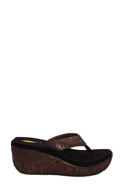 Volatile Frappachino Wedge Flip Flop In Bronze Python