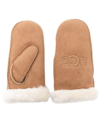 Shop Ugg Embroidered-logo Shearling Mittens In Brown