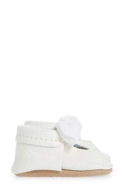Shop Freshly Picked Knotted Bow Crib Shoe In Ivory