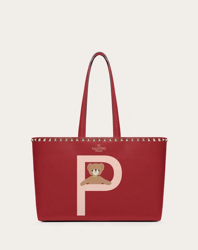 Shop Valentino Garavani Garavani Rockstud Pet Customizable Small Tote Bag Woman Red V./poudre Uni In ロッソ V./パウダー