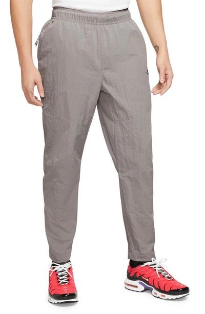 Nike Sportswear Tech Essentials Men's Unlined Woven Joggers