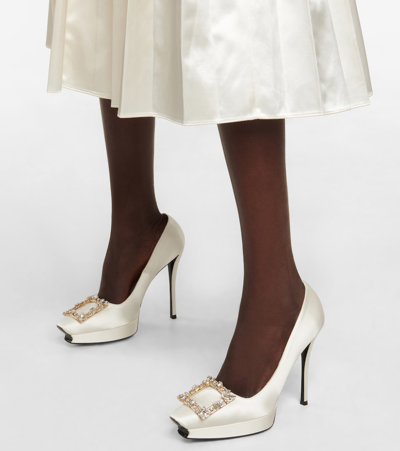 Roger Vivier Flower Strass Satin Platform Pumps In Panna