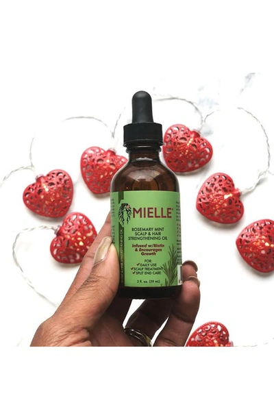 Mielle Rosemary Mint Scalp & Hair Strengthening Oil