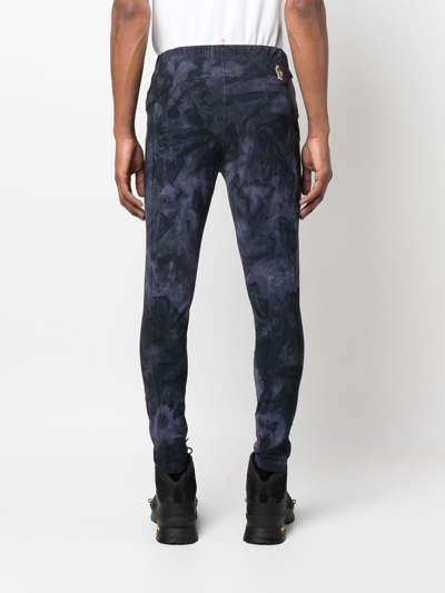 Shop Moncler Logo-patch Abstract-print Leggings In Blue