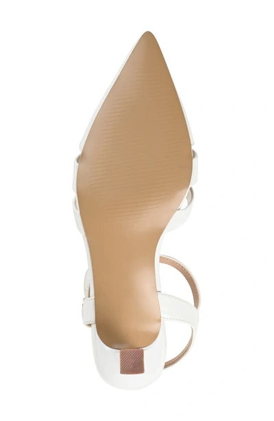 Journee Collection Jazlynn Pump In White