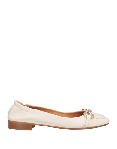 Shop Oroscuro Woman Ballet Flats Ivory Size 8 Soft Leather In White