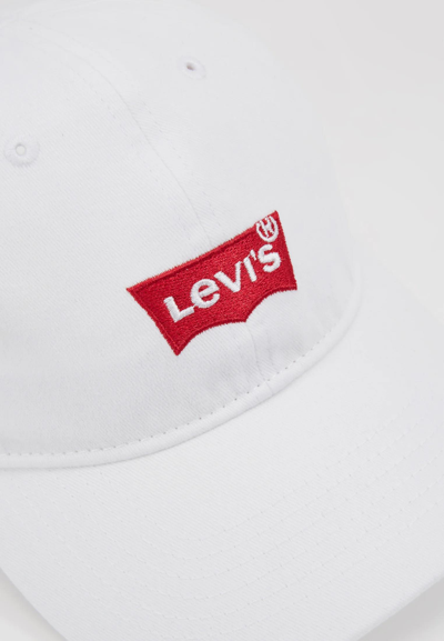 Levi&#039;s White Hat With Embroidered Batwing Logo In Bianco