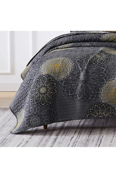 Southshore Fine Linens Midnight Floral Quilt Set In Black