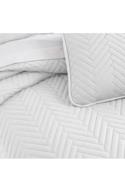 Southshore Fine Linens Chevron Quilt Set In White