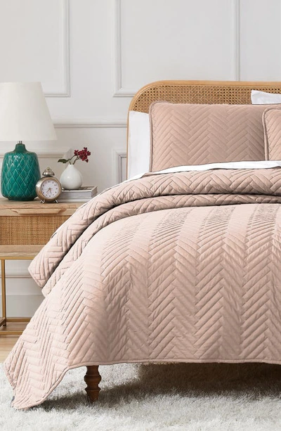 Southshore Fine Linens Chevron Quilt Set In Rose Dust