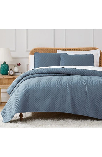 Southshore Fine Linens Chevron Quilt Set In Blue