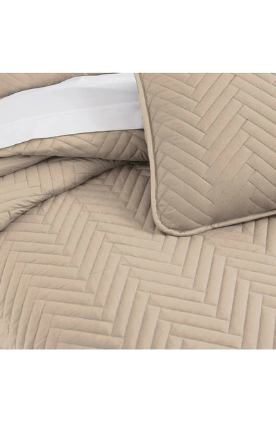 Southshore Fine Linens Chevron Quilt Set In Sand