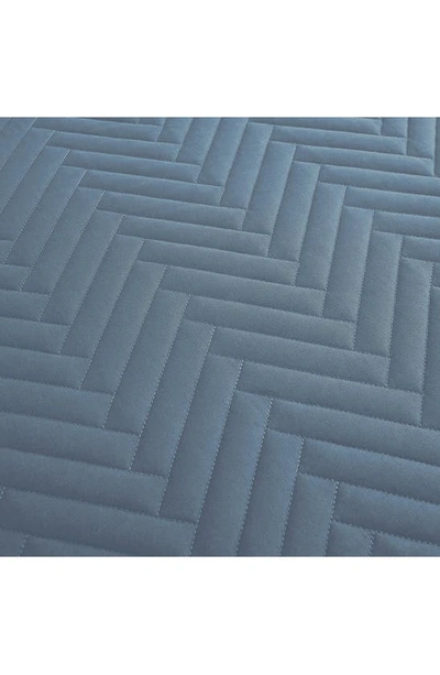 Southshore Fine Linens Chevron Quilt Set In Blue