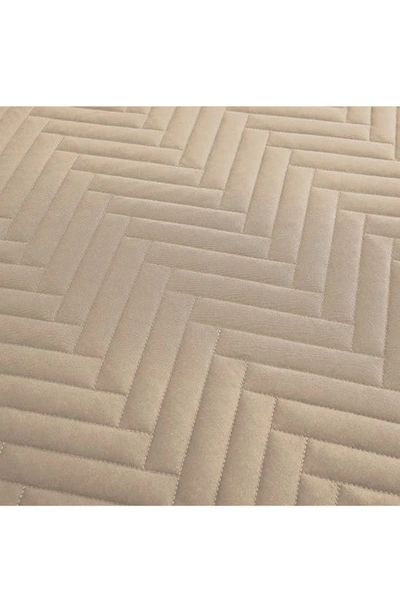 Southshore Fine Linens Chevron Quilt Set In Sand