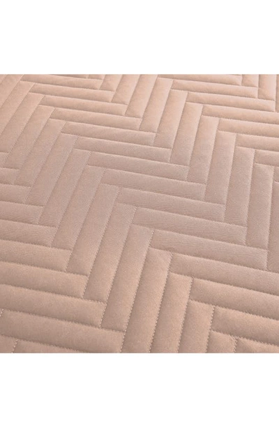 Southshore Fine Linens Chevron Quilt Set In Rose Dust