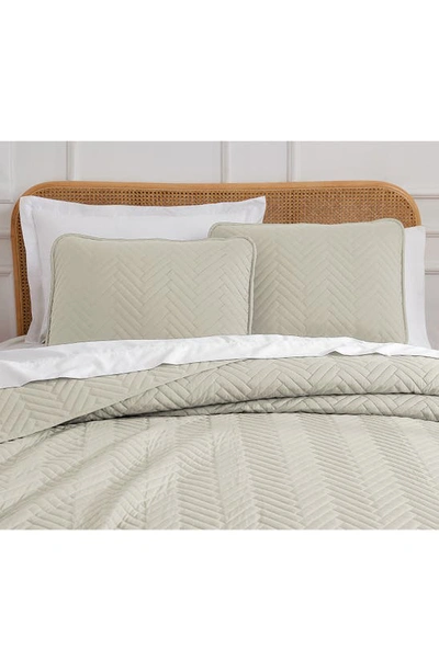 Southshore Fine Linens Chevron Quilt Set In Alabaster