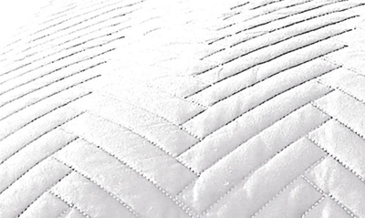 Southshore Fine Linens Chevron Quilt Set In White